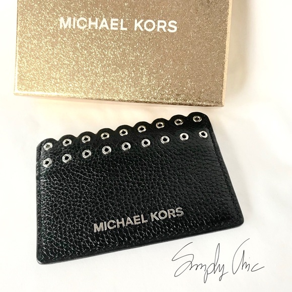 Michael Kors Handbags - LAST 1 ⭐️ MK scallop trim genuine leather wallet